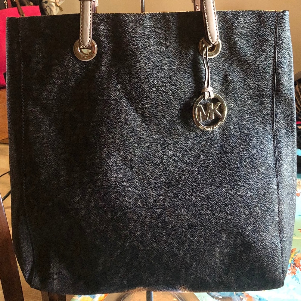 Michael Kors Signature Jet Set N/S Tote